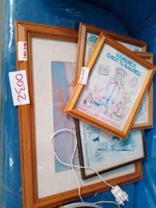 ITEM ITEM 5 WALL PICTURE FRAMES