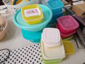 ITEM PLASTIC TUMBLERS AND BOWLS