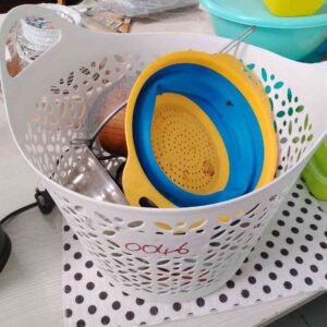 ITEM WHITE BASKET WITH BAKING TUMBLERS