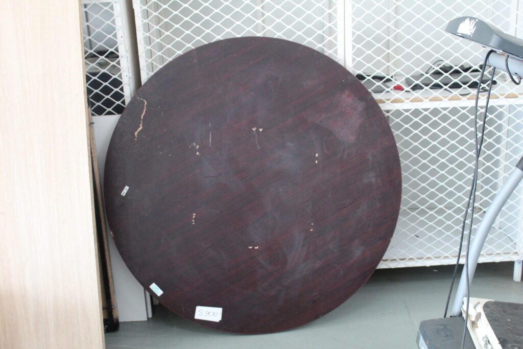 ITEM ITEM MAHAGONY ROUND MEETING ROOM TABLE FF00050