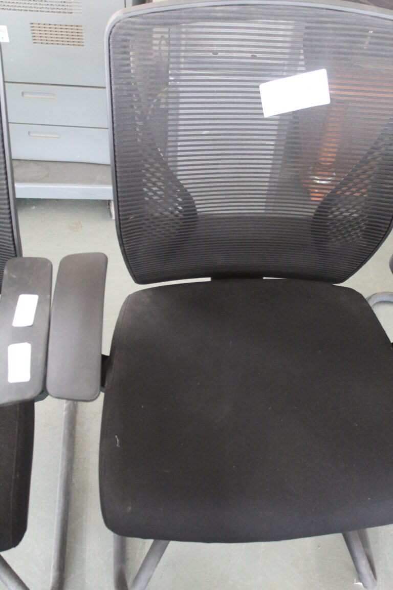 ITEM SLEIGH BASE OPERATOR CHAIR-MAU FF00096