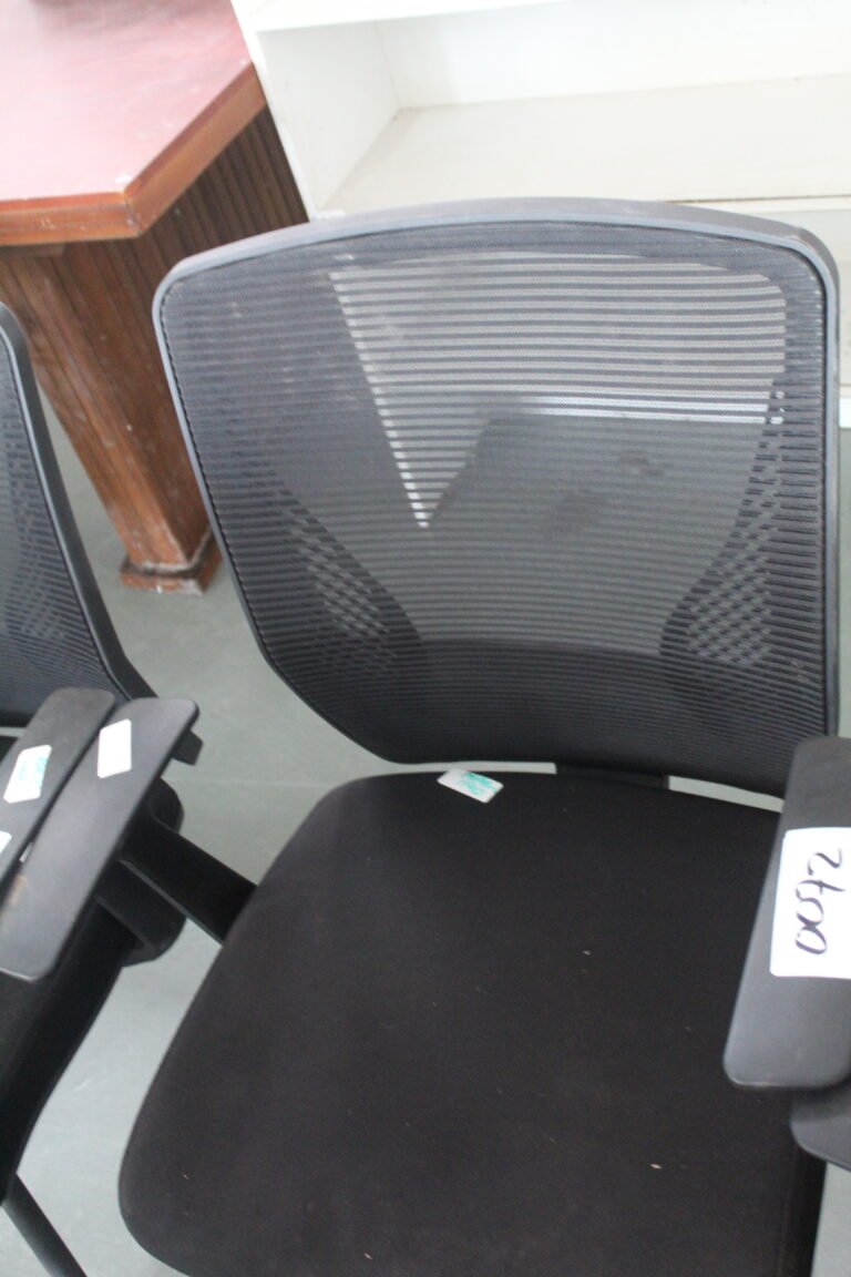 ITEM CASSIE VISITORS CHAIR-MAU FF00047