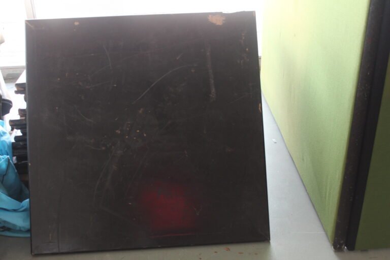 ITEM ITEM SQUARE TOP TABLE