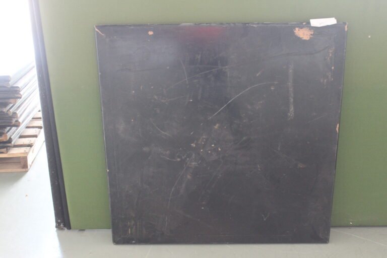 ITEM ITEM SQUARE TOP TABLE