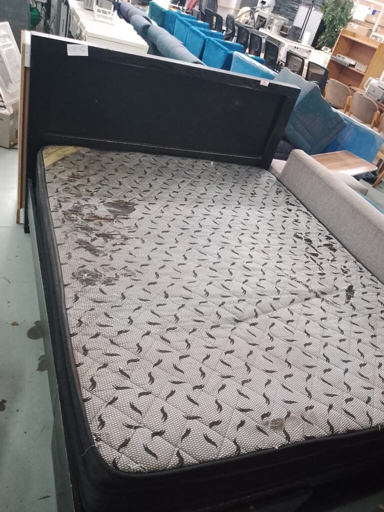 ITEM ITEM SLEIGH BED SET WITH MATRESS