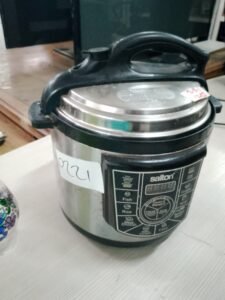 ITEM PRESSURE COOKER(NOT WORKING)