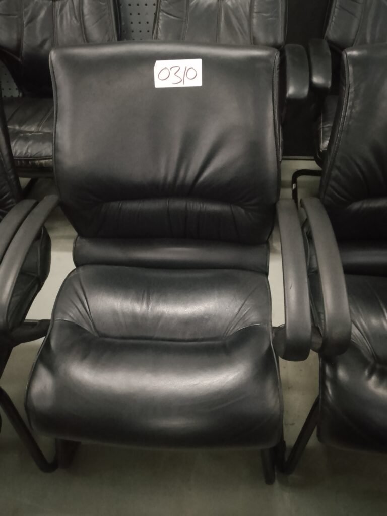 ITEM PU GUEST CHAIR