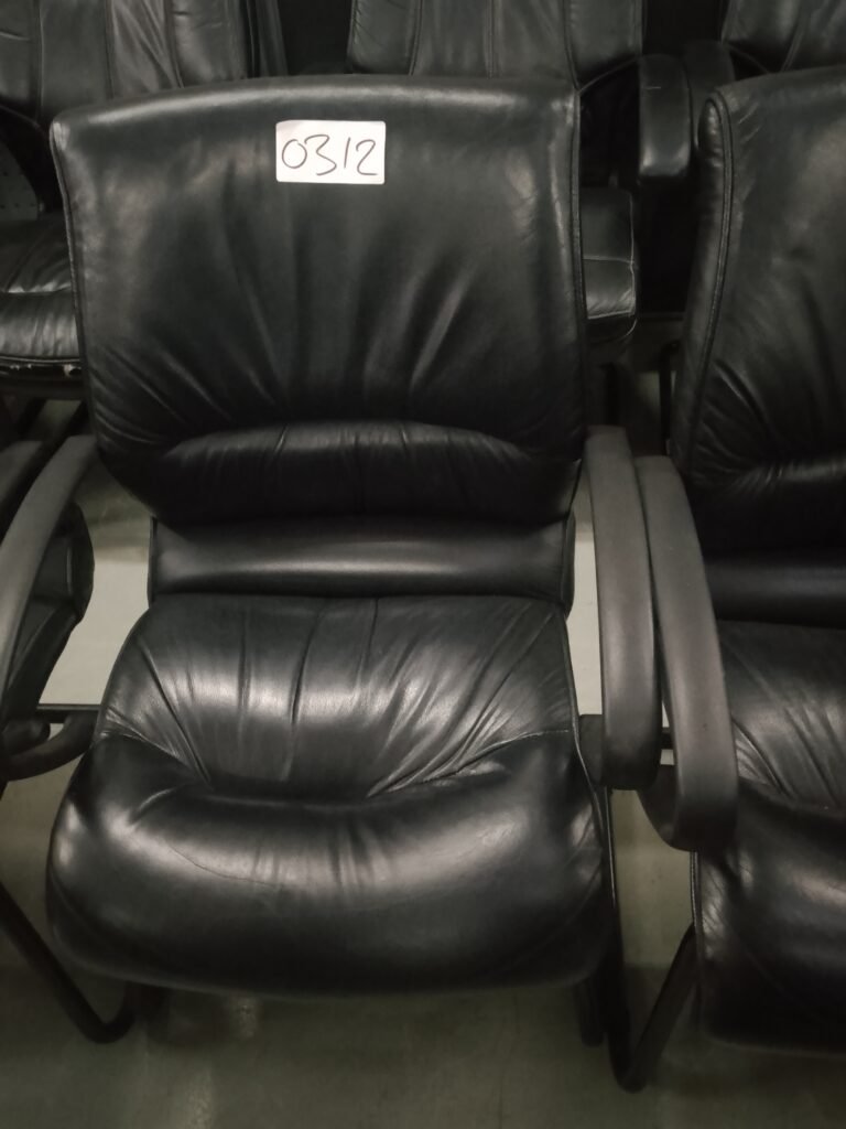 ITEM PU GUEST CHAIR