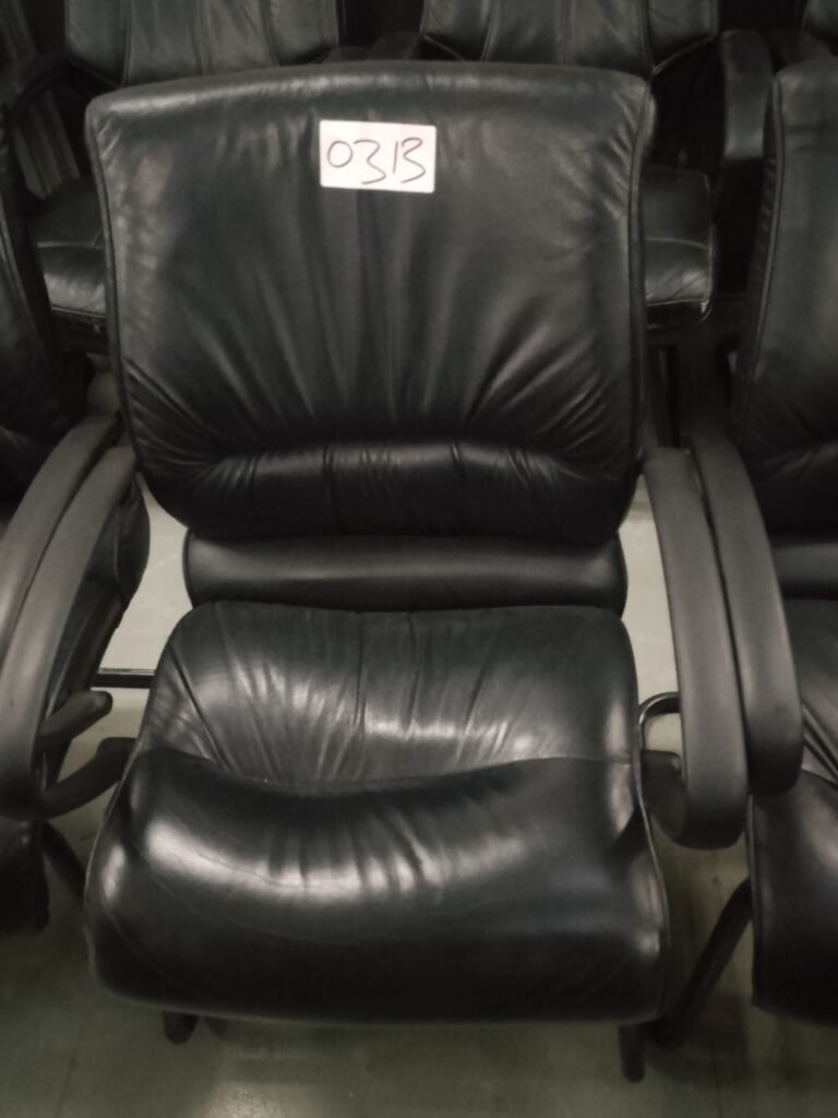 ITEM PU GUEST CHAIR