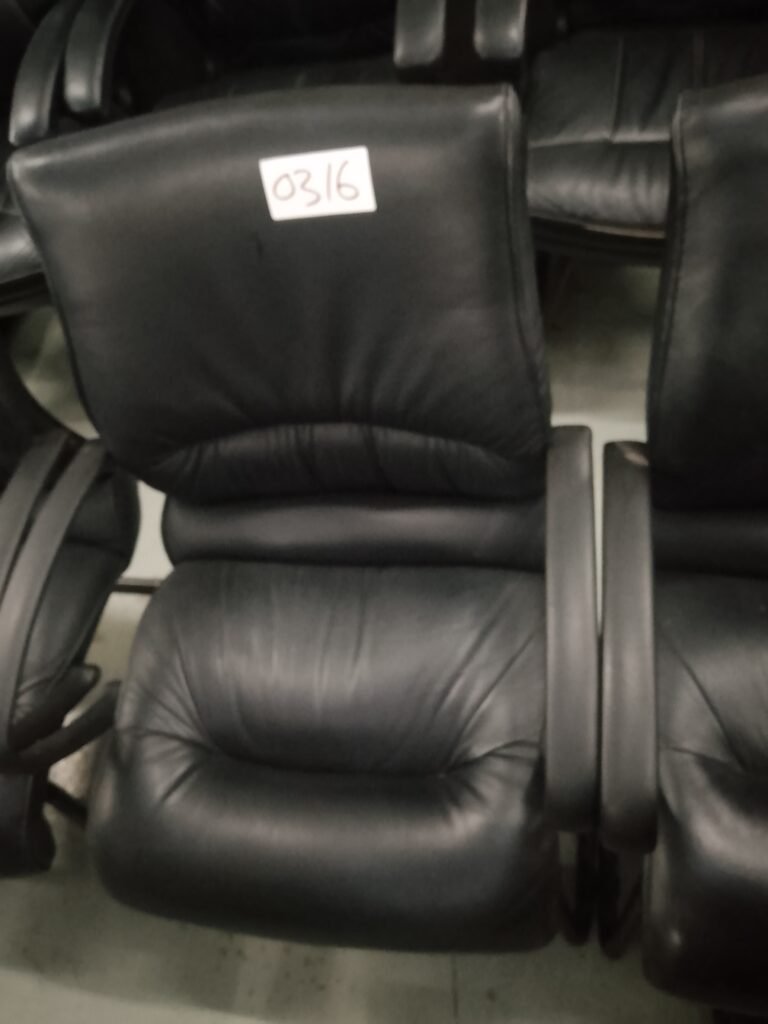 ITEM PU GUEST CHAIR