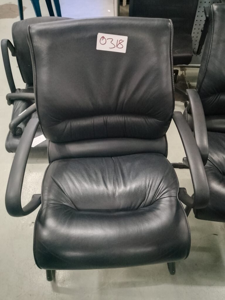 ITEM PU GUEST CHAIR