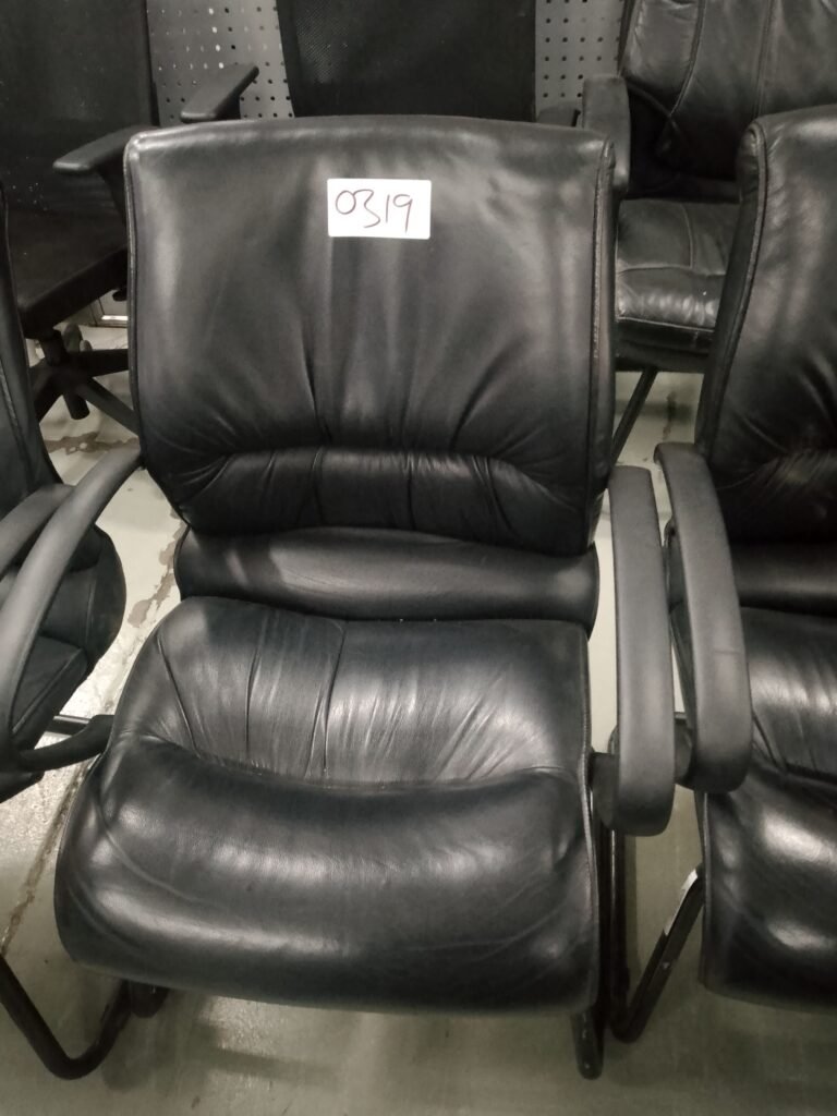 ITEM PU GUEST CHAIR