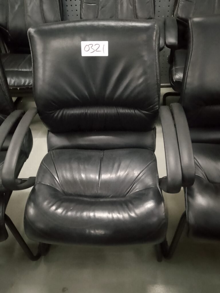 ITEM PU GUEST CHAIR