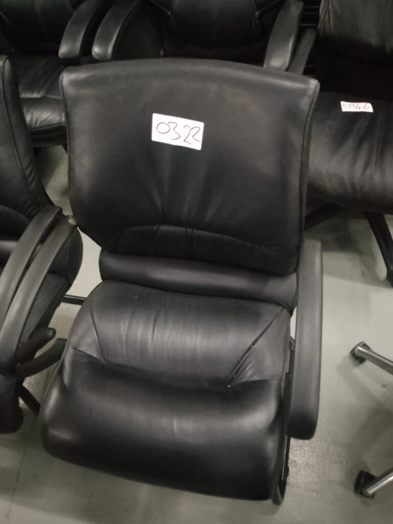 ITEM PU GUEST CHAIR