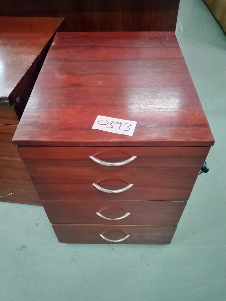 ITEM BROWN PEDESTAL