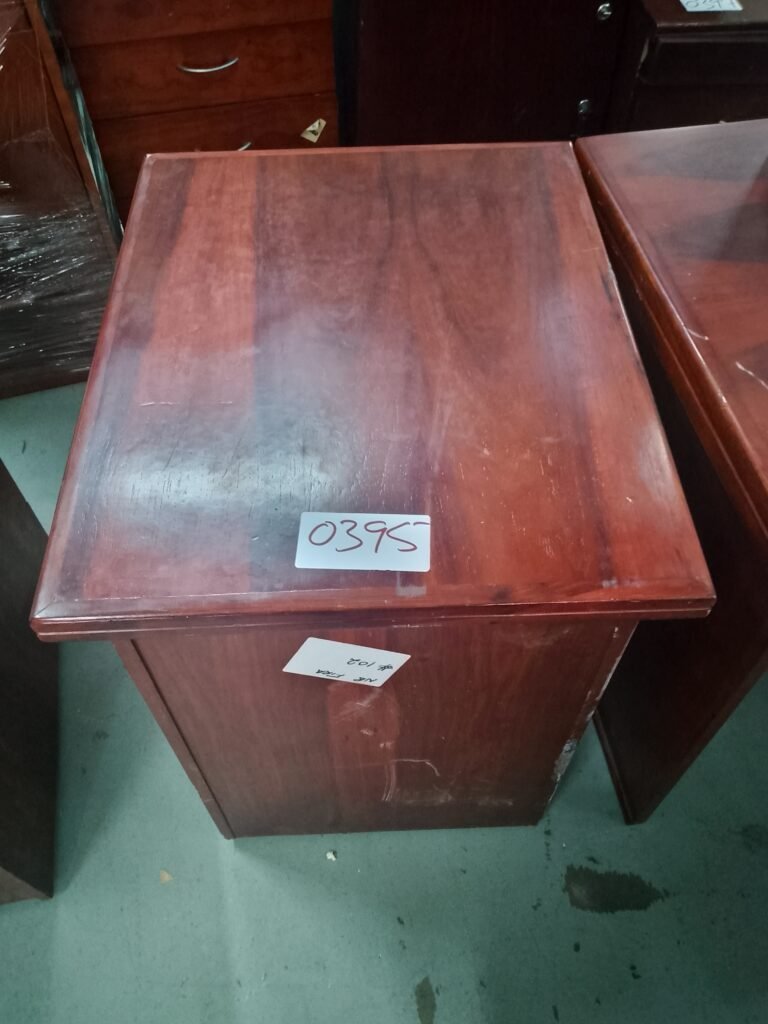 ITEM BROWN PEDESTAL