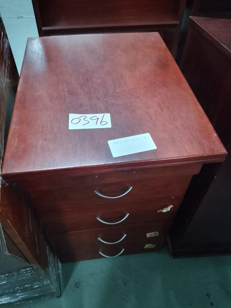 ITEM BROWN PEDESTAL