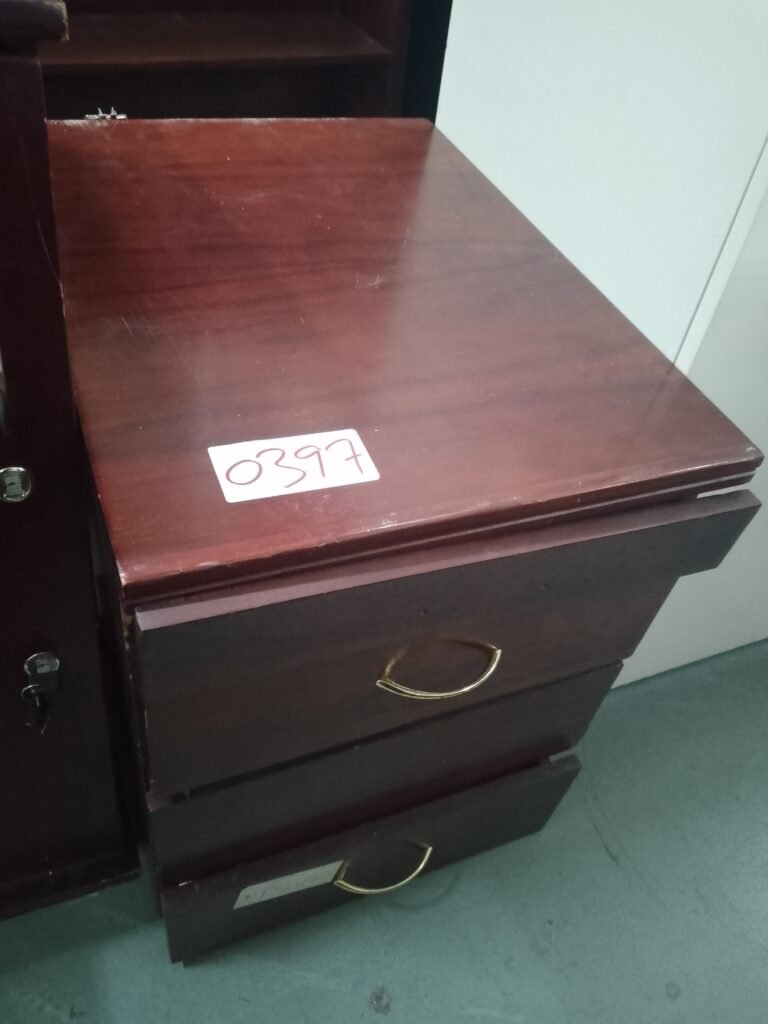 ITEM BROWN PEDESTAL