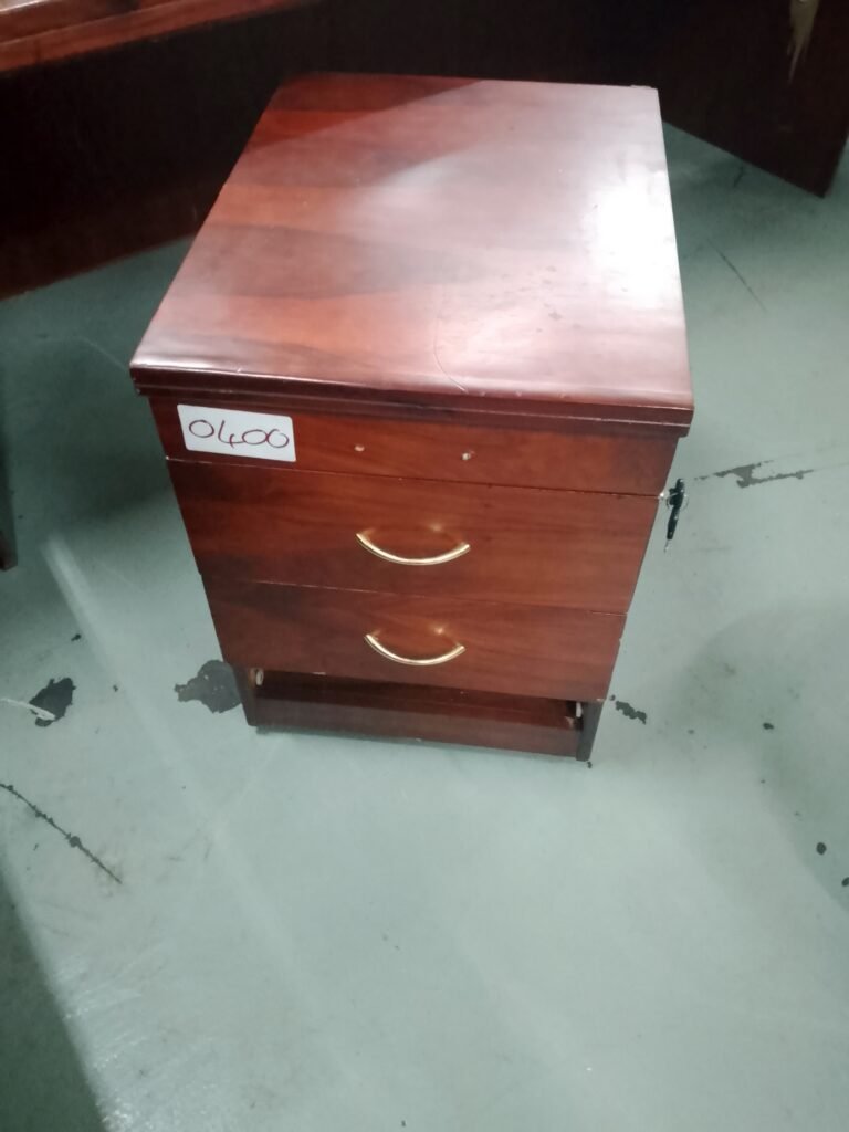 ITEM BROWN PEDESTAL