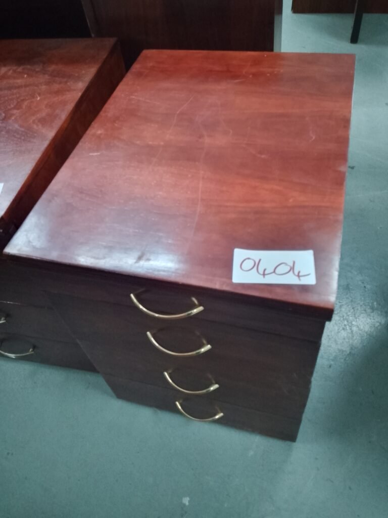 ITEM BROWN PEDESTAL