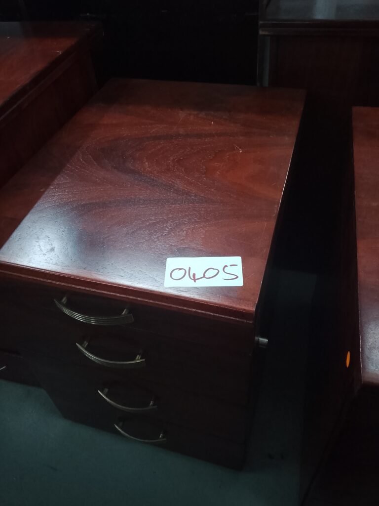 ITEM BROWN PEDESTAL