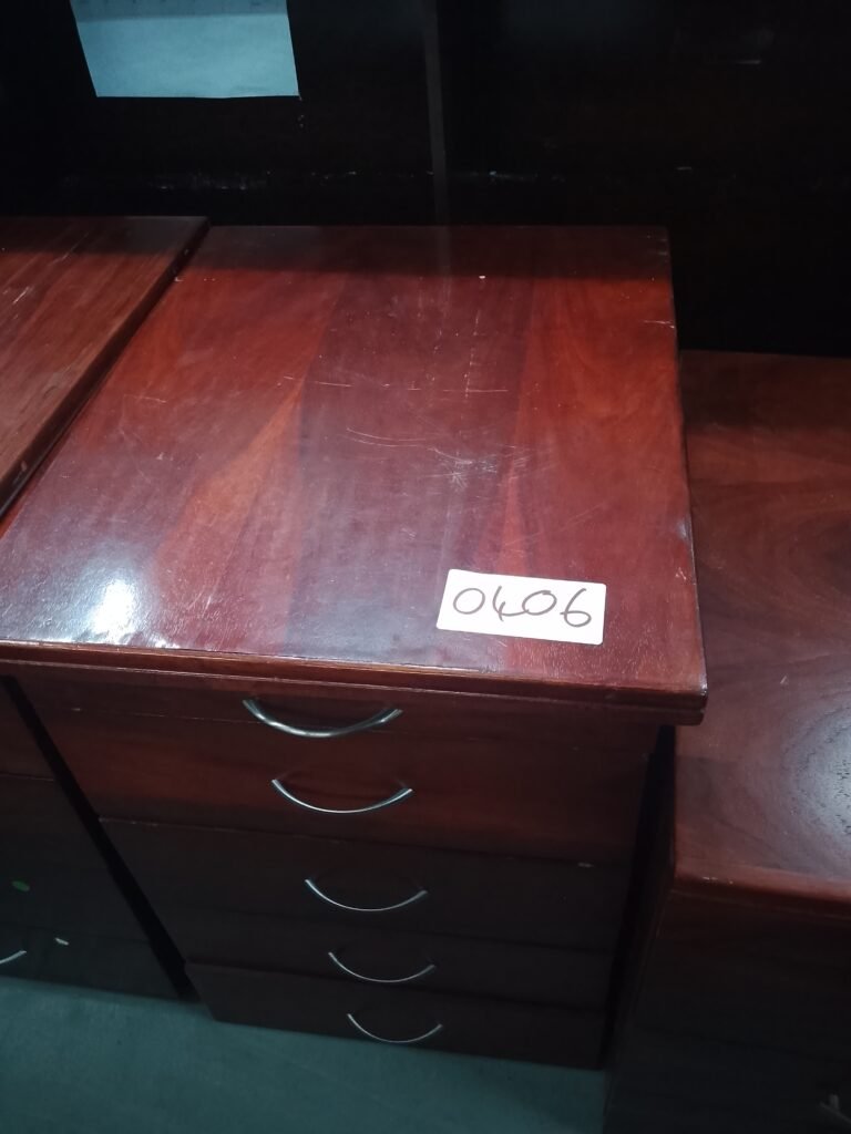 ITEM BROWN PEDESTAL