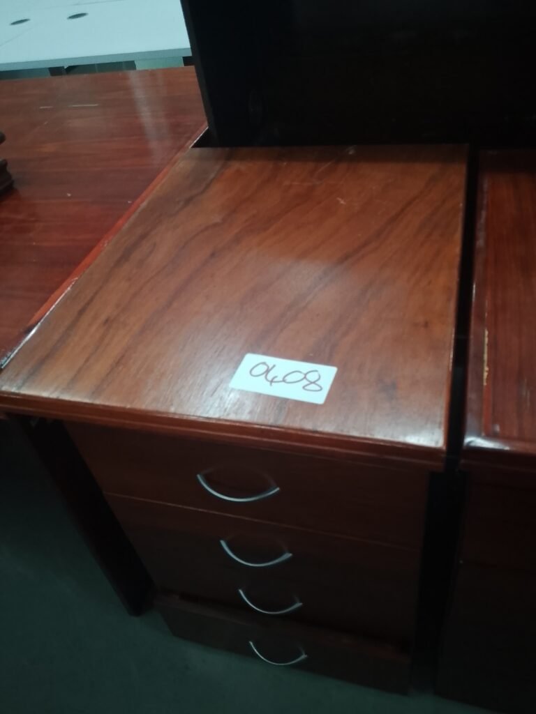 ITEM BROWN PEDESTAL