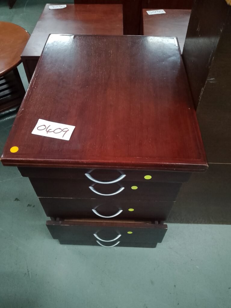 ITEM BROWN PEDESTAL