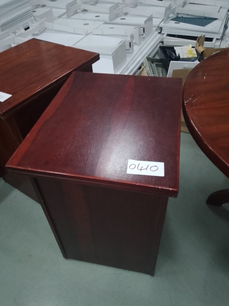 ITEM BROWN PEDESTAL