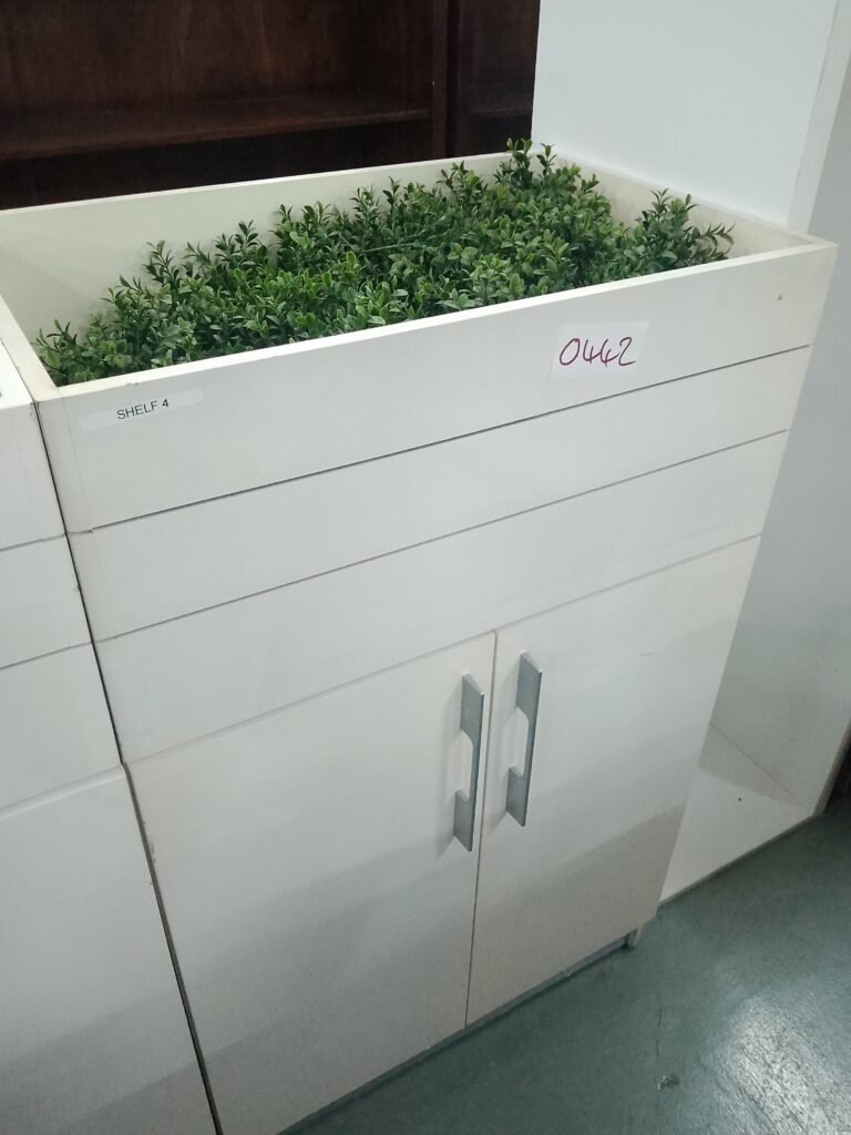 ITEM WHITE SHELF WITH PLANT