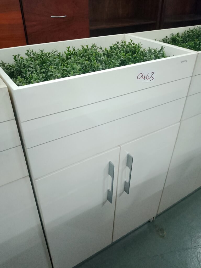 ITEM WHITE SHELF WITH PLANT