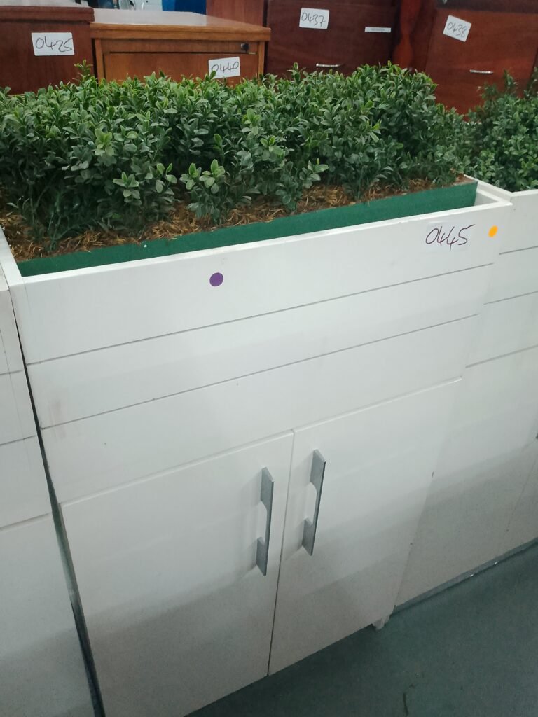 ITEM WHITE SHELF WITH PLANT
