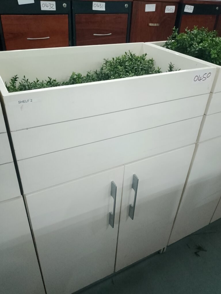 ITEM WHITE SHELF WITH PLANT