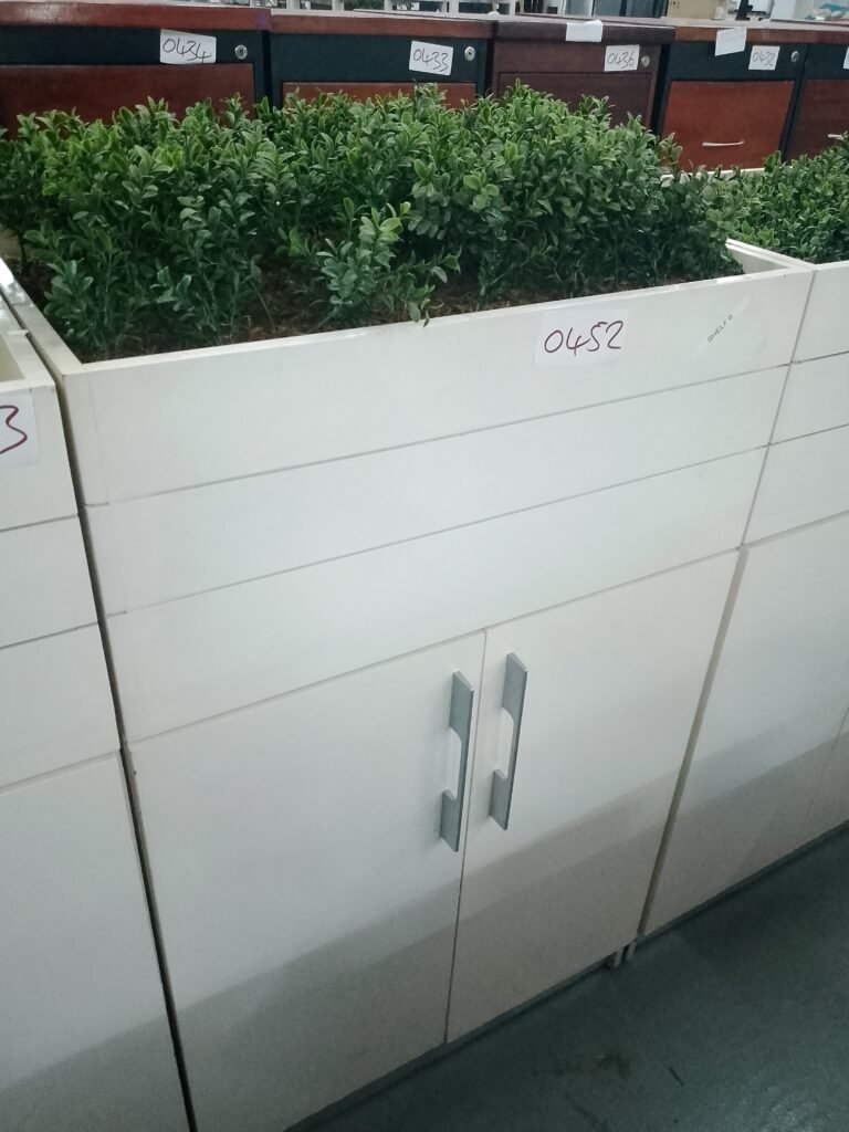 ITEM WHITE SHELF WITH PLANT