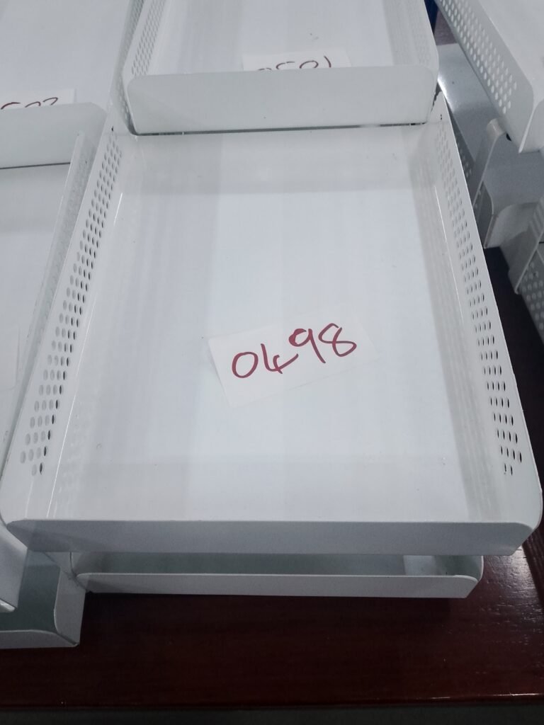 ITEM WHITE METAL TRAY