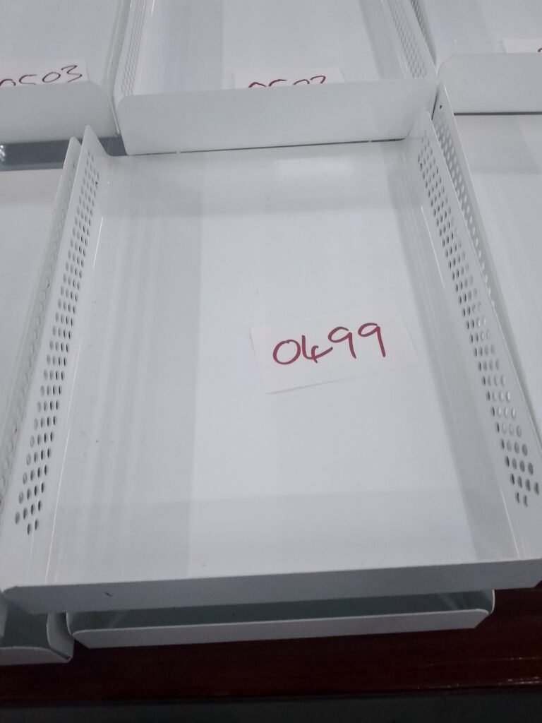 ITEM WHITE METAL TRAY