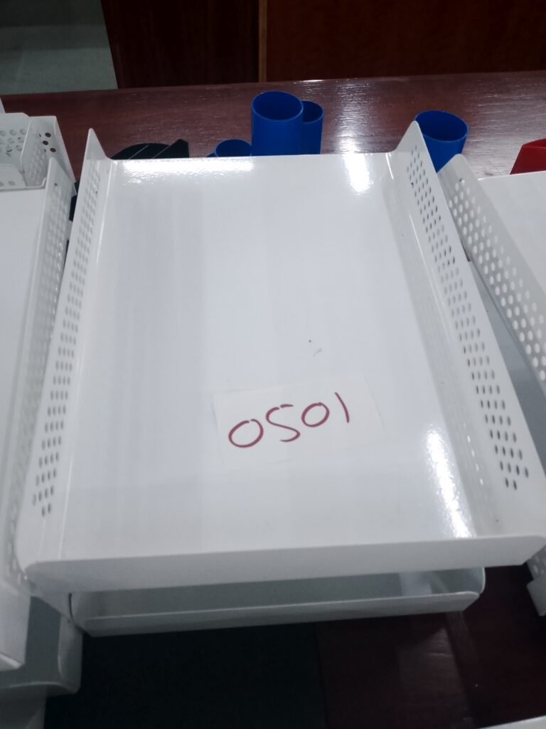 ITEM WHITE METAL TRAY