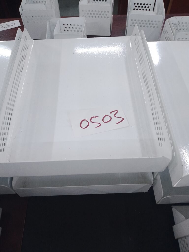 ITEM WHITE METAL TRAY