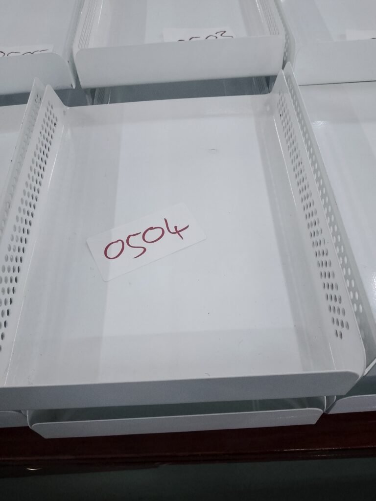 ITEM WHITE METAL TRAY
