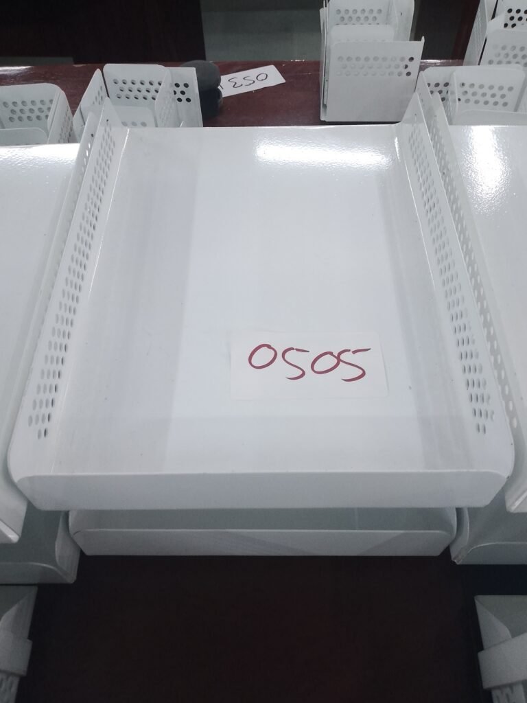 ITEM WHITE METAL TRAY