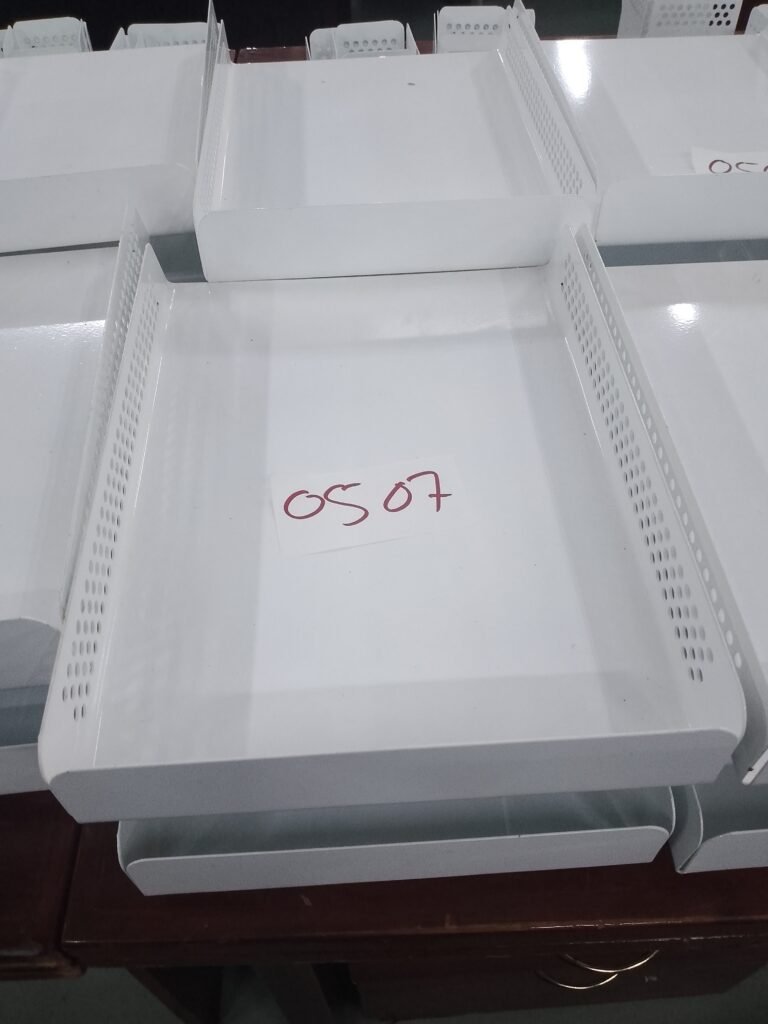 ITEM WHITE METAL TRAYS(5)