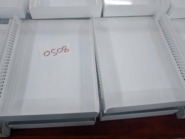 ITEM WHITE METAL TRAYS(5)