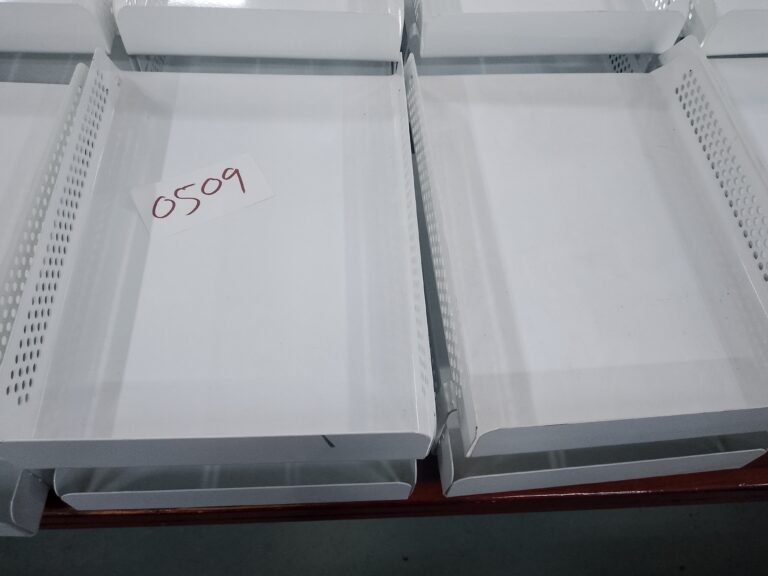 ITEM WHITE METAL TRAYS(5)