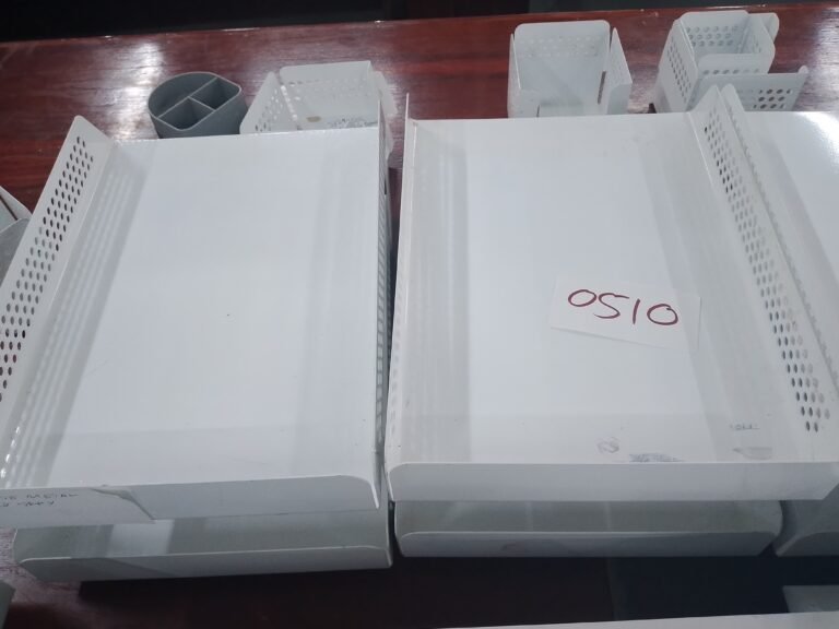 ITEM WHITE METAL TRAYS(2)