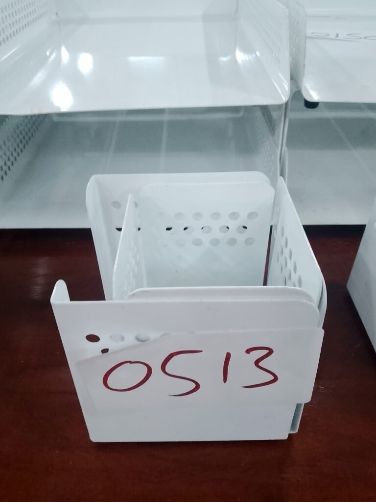 ITEM WHITE METAL PEN HOLDER
