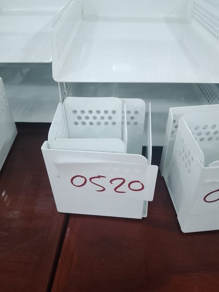 ITEM WHITE METAL PEN HOLDER