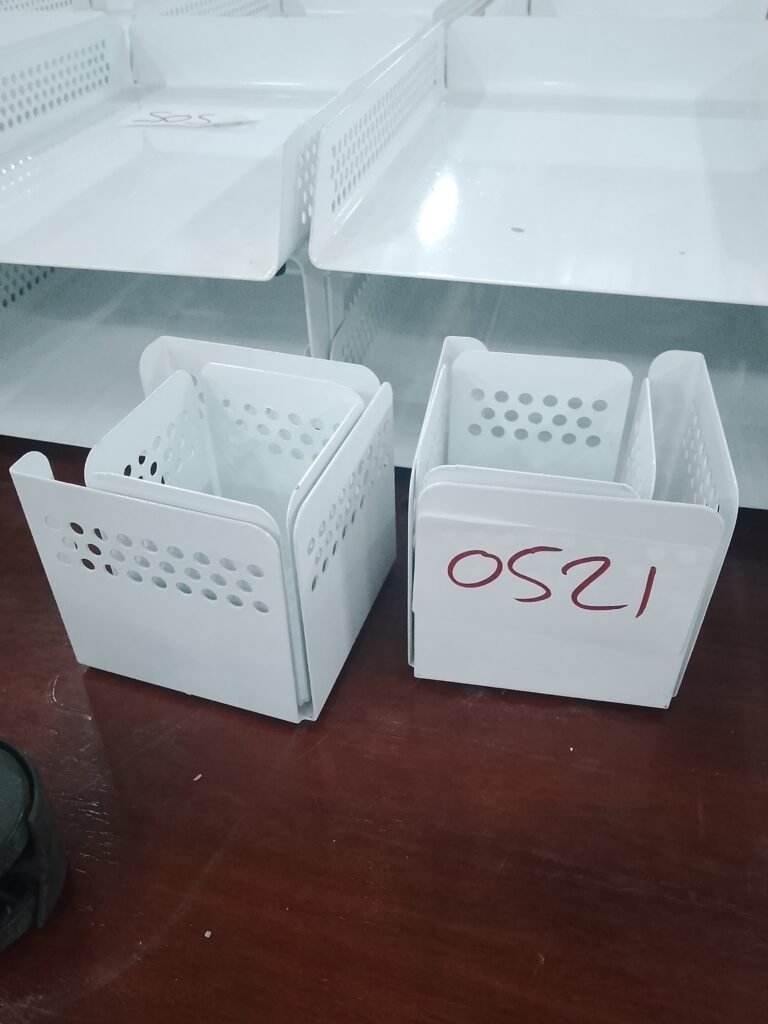 ITEM WHITE METAL PEN HOLDERS(5)