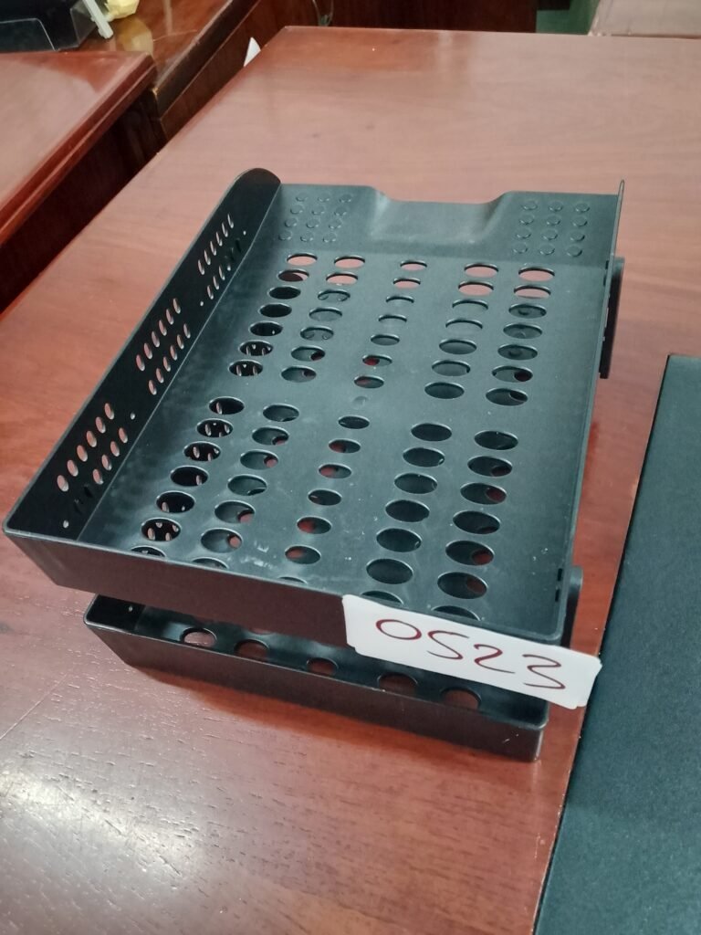 ITEM BULK OF PLASTIC MAIL TRAYS
