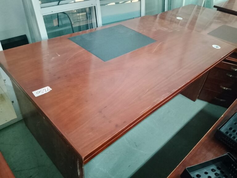 ITEM BROWN EXECUTIVE DESK