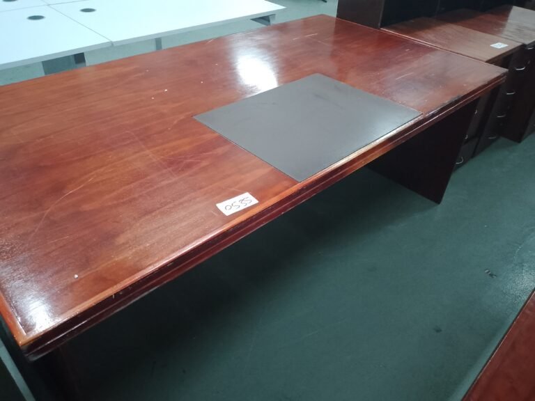 ITEM BROWN EXECUTIVE DESK